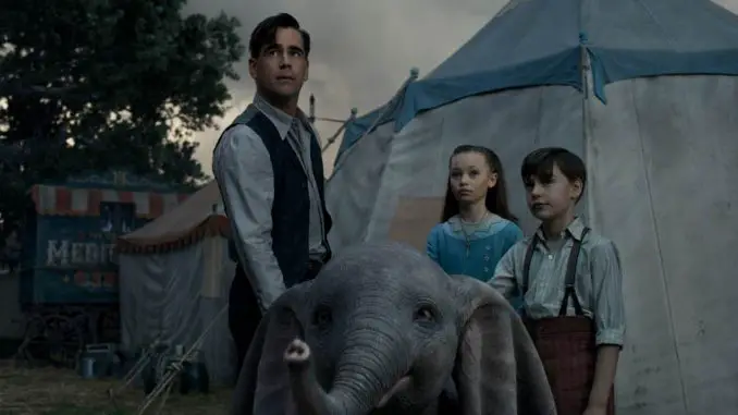 Colin Farrell, Nico Parker und Finley Hobbins in Dumbo