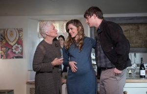 Die Frau des Nobelpreisträgers – Joan Castleman (Glenn Close) mit ihrer Tochter und Sohn David (Max Irons)