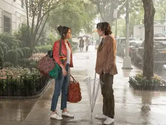 A Rainy Day In New York: Gatsby (Timothée Chalamet) und Chan (Selena Gomez) im New Yorker Regen