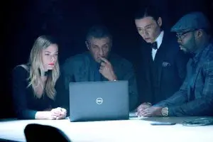 Sylvester Stallone, Jaime King und Harry Shum Jr. in Escape Plan: The Extractors