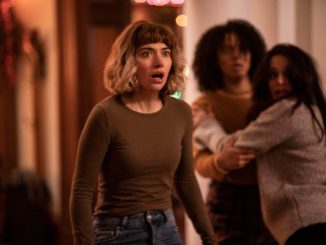Black Christmas: Imogen Poots, Kris (Aleyse Shannon) und Marty (Lily Donoghue)