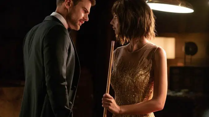 Theo James und Emily Ratajkowski in Lying and Stealing