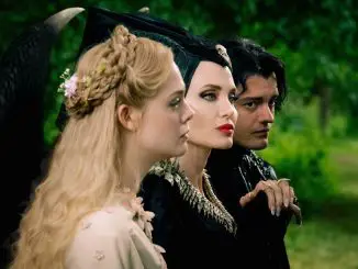 Elle Fanning, Angelina Jolie und Sam Riley in Maleficent: Mächte der Finsternis
