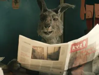 Die Känguru-Chroniken - Das Känguru beim Zeitung lesen