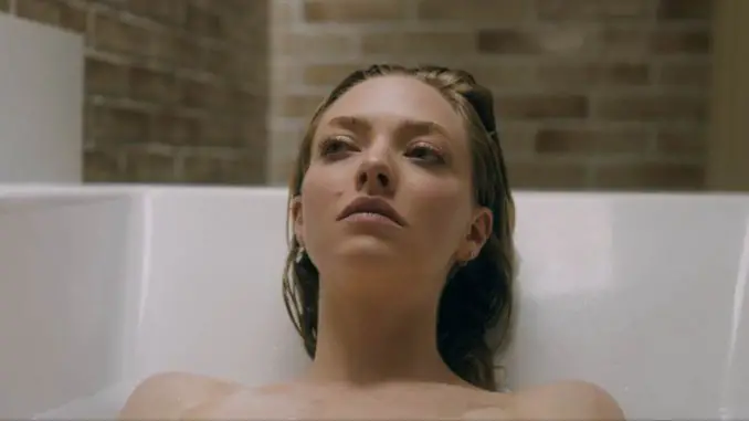 Du hättest gehen sollen: Susanna (Amanda Seyfried) genießt ein Bad
