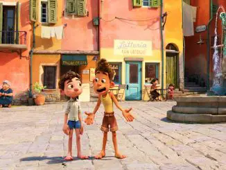 Angesiedelt in einer wunderschönen Küstenstadt an der italienischen Riviera, ist "Luca" von Disney und Pixar eine Coming-of-Age-Geschichte über einen Jungen und seinen neu gefundenen besten Freund, die einen unvergesslichen Sommer voller Gelato, Pasta und endlosen Rollerfahrten erleben. Doch ihr Spaß wird von einem Geheimnis bedroht: Sie sind Seeungeheuer aus einer anderen Welt.