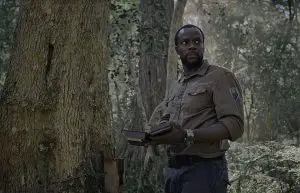 Winston (Anthony Oseyemi) ist einer der beiden Ranger