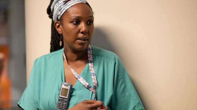 In den besten Händen - Kim (Aissatou Diallo Sagna), Krankenschwester in der Notaufnahme